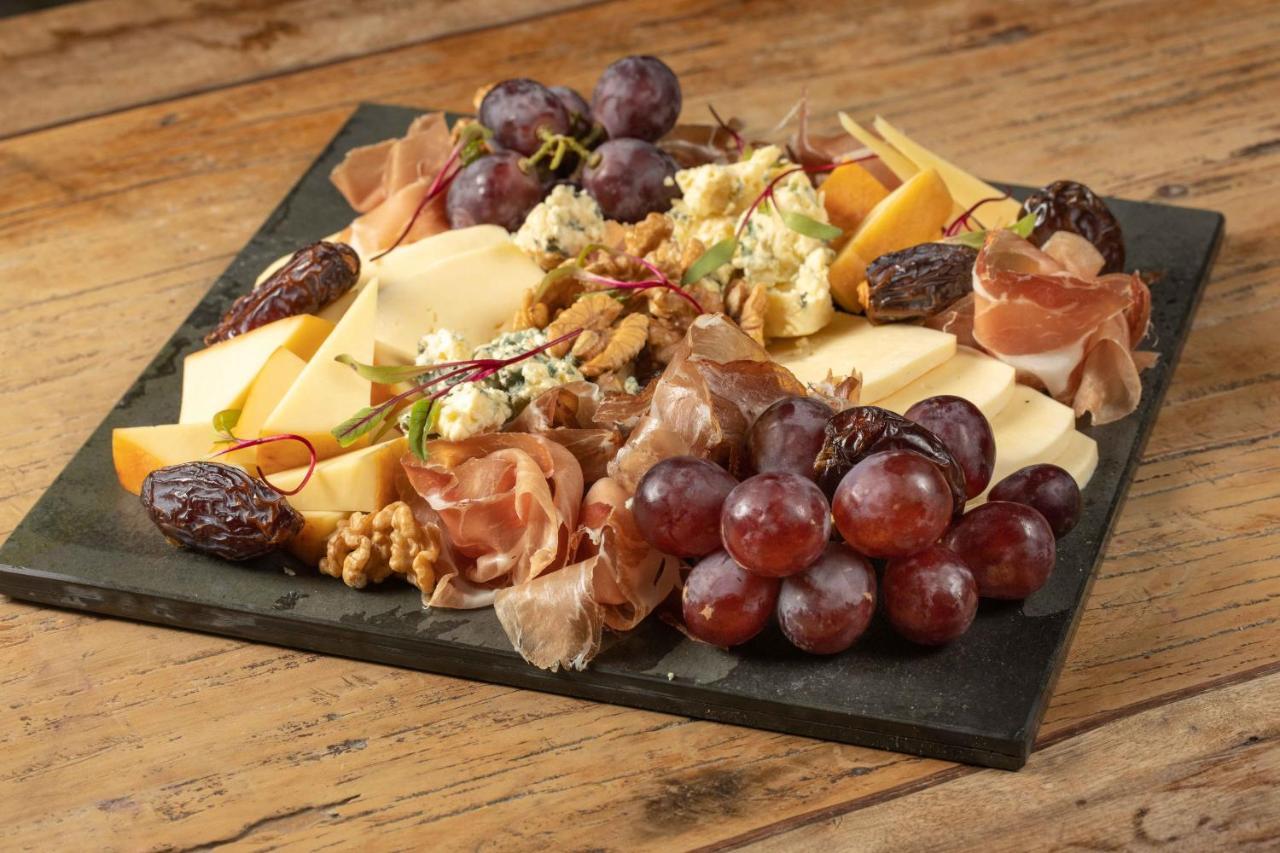Art Hotel Transamerica Collection Porto Alegre Extérieur photo A cheese platter