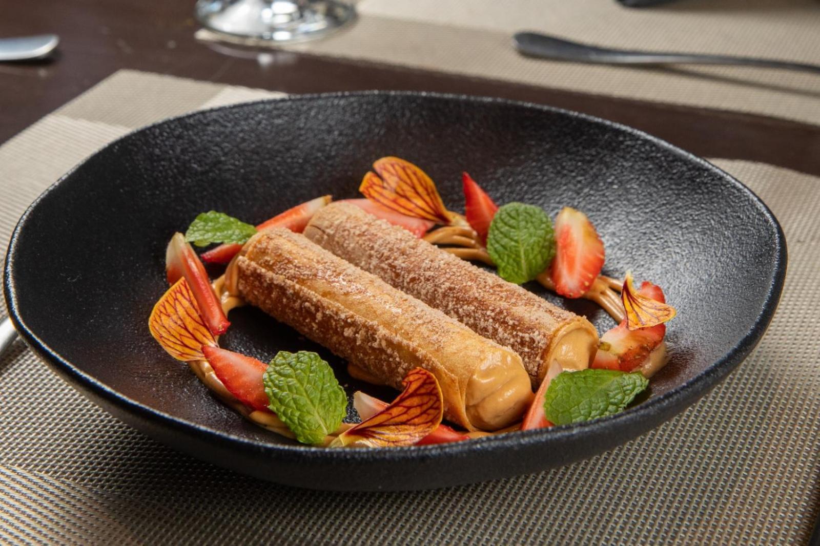 Art Hotel Transamerica Collection Porto Alegre Extérieur photo A plate of spring rolls